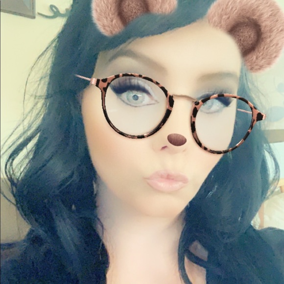 Meet your Posher, Kelsey - Picture 1 of 4